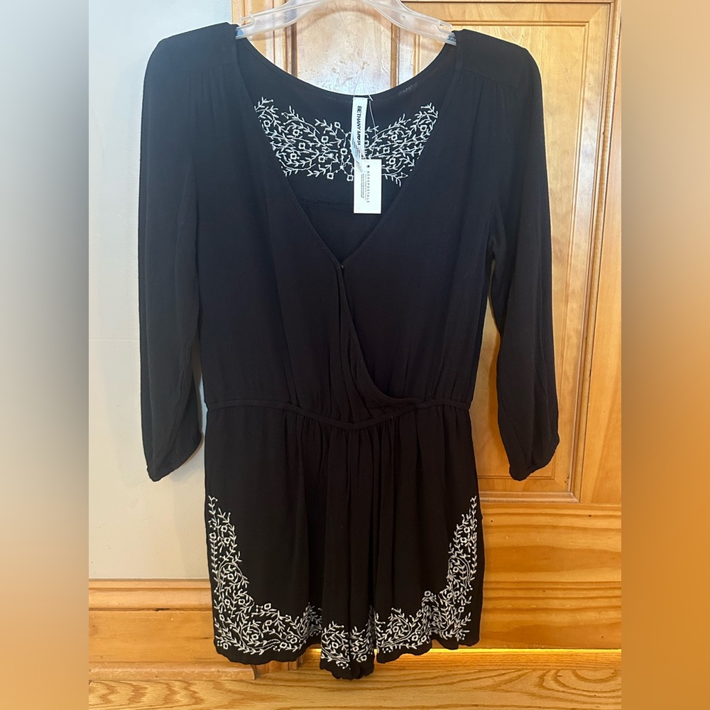 NWT Bethany Mota Aero Black With Embroidery Long Sleeve Romper Size XS